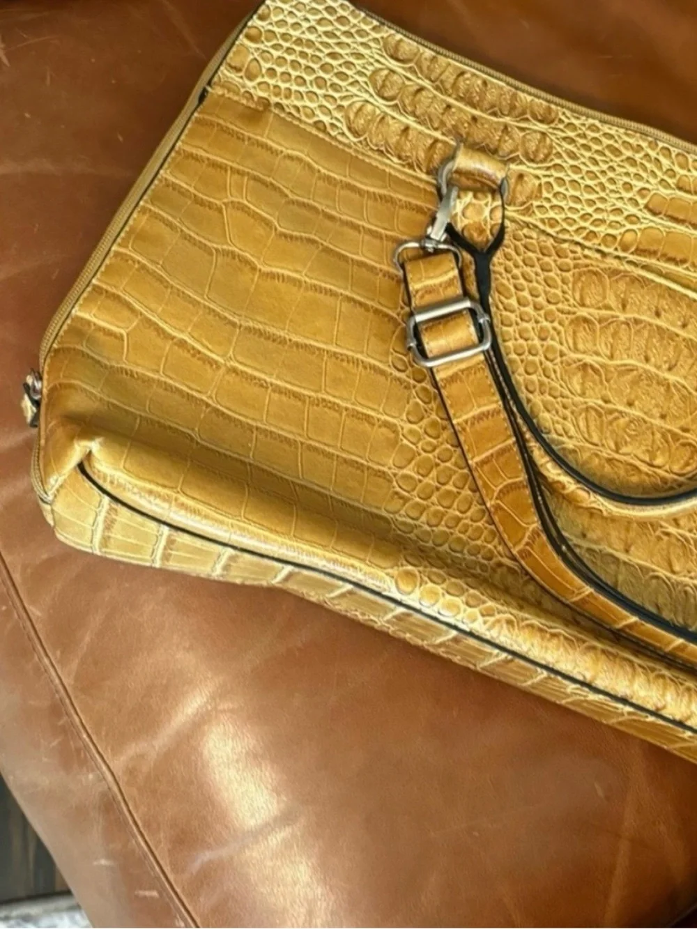 Bueno Elegant Tan Bag Bueno bag computer case